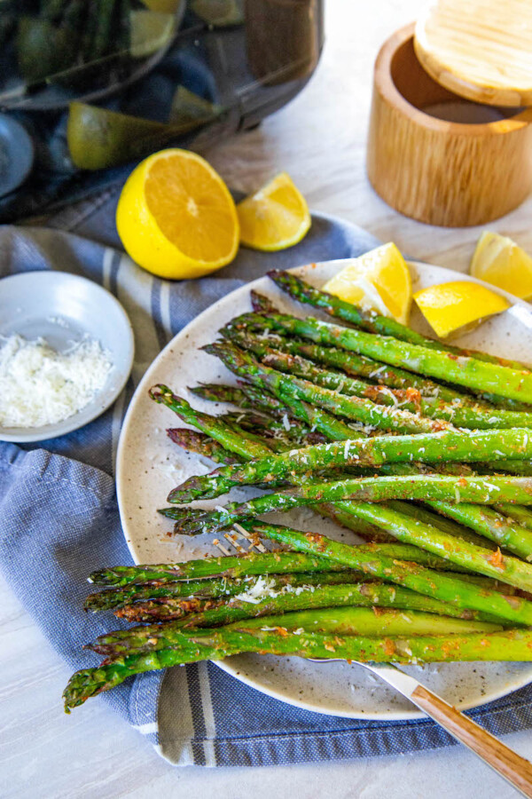 Air Fryer Asparagus | An Easy Vegetable Side Dish (It's So Good)