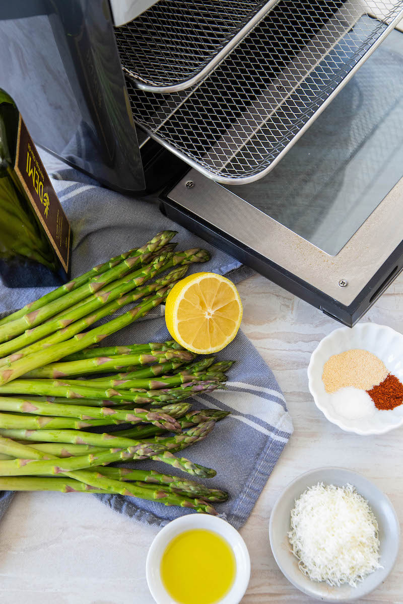 Air fryer asparagus ingredients.