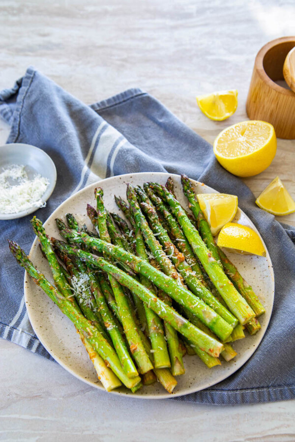 Air Fryer Asparagus | An Easy Vegetable Side Dish (It's So Good)