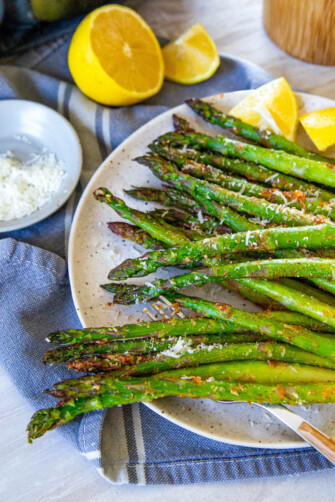 Air Fryer Asparagus | An Easy Vegetable Side Dish (It's So Good)