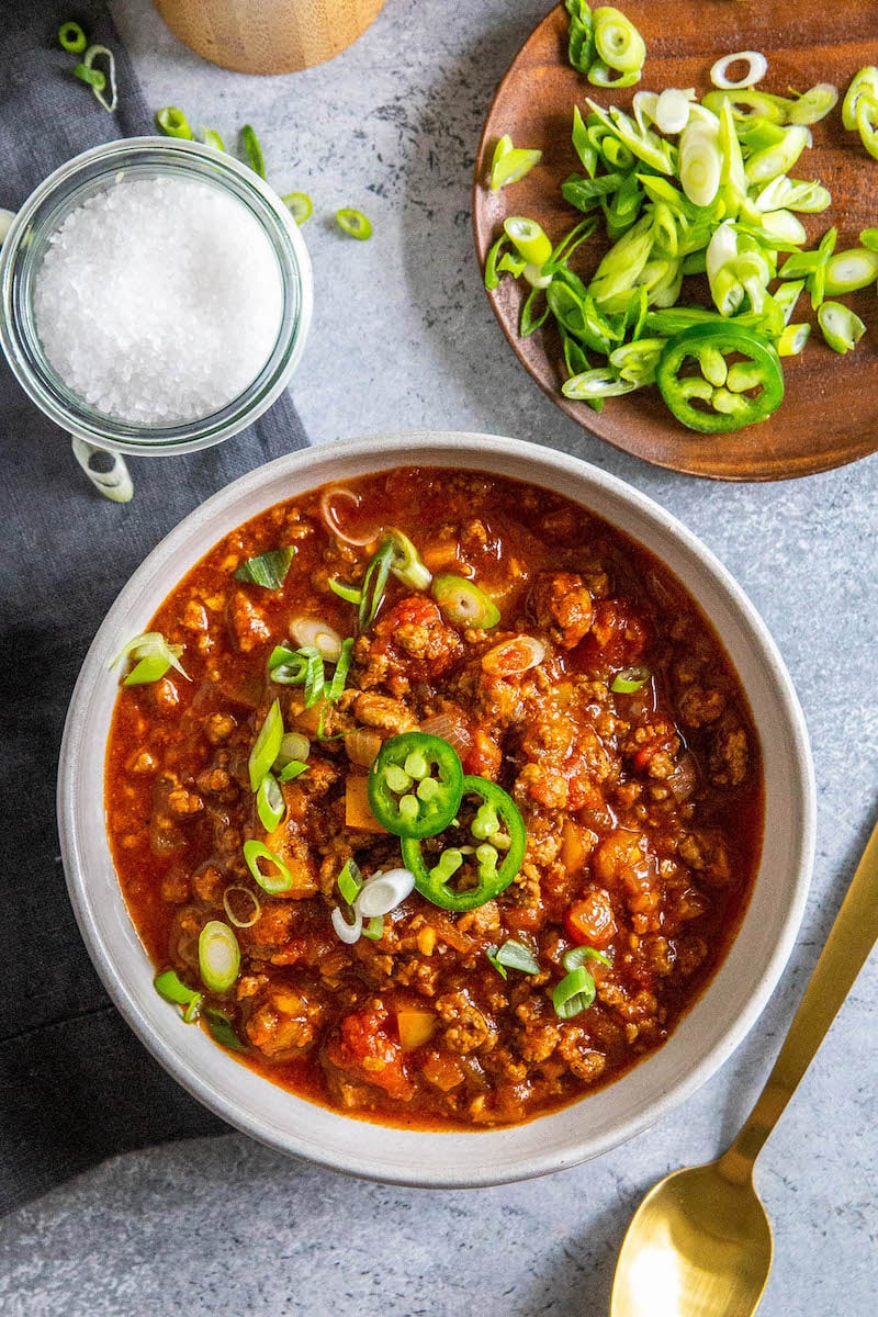 Bowl of keto chili with garnishes.