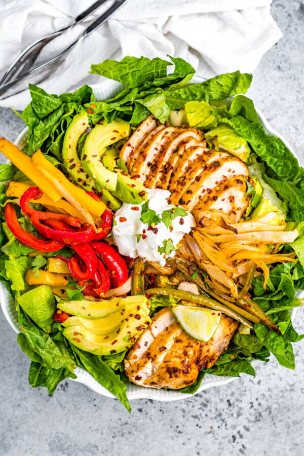 Bowl of chicken fajita salad.