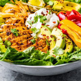 Up close image of Serving bowl of air fryer chicken fajita salad.