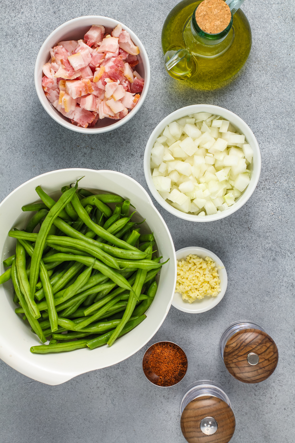 Ingredients for sautéed green beans.