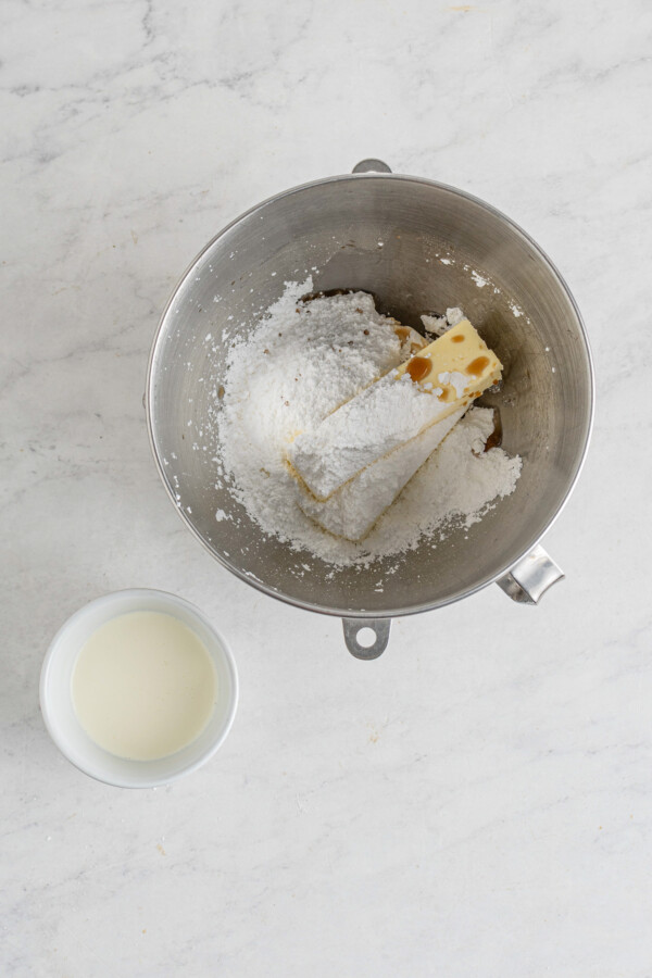 Powdered sugar and butter in a bowl with vanilla.