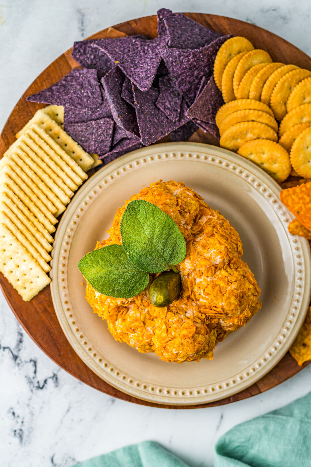 Easy Pumpkin Cheese Ball Appetizer 