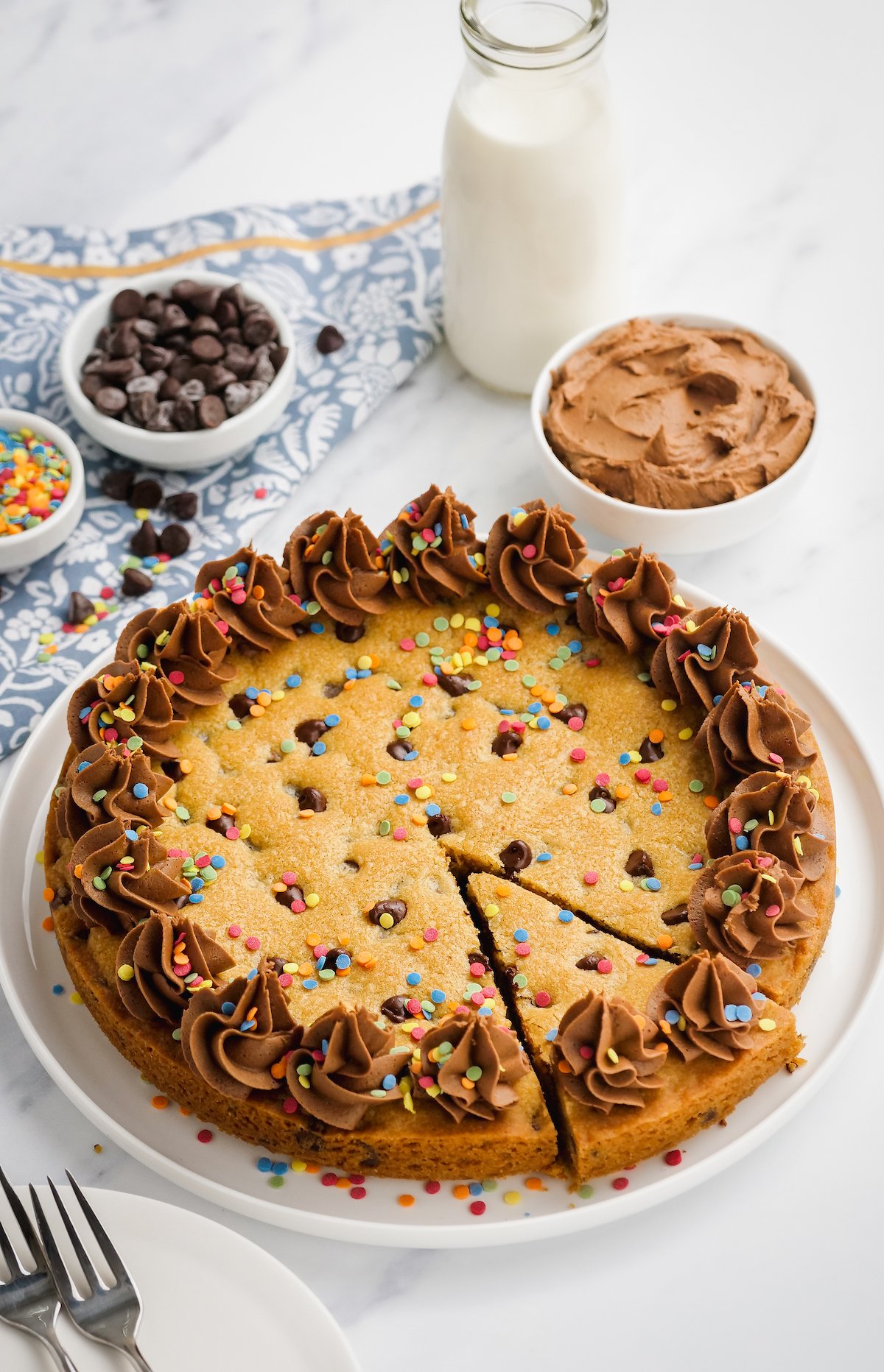https://thenovicechefblog.com/wp-content/uploads/2021/09/Cookie-Cake-1.jpeg