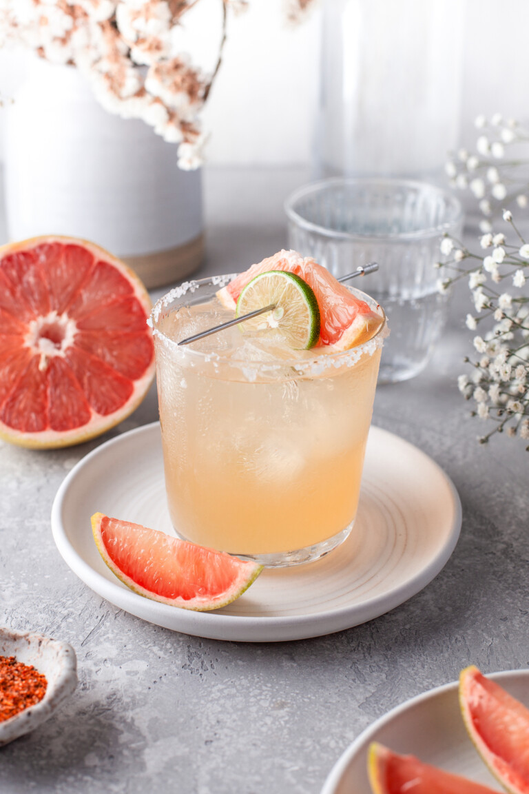 Classic Grapefruit Paloma Cocktail Recipe | The Novice Chef