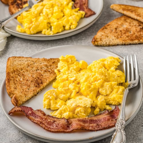 Air-Fryer-Scrambled-Eggs-7- 