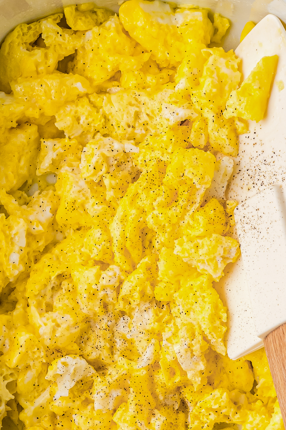 Easy Microwave Scrambled Eggs - Insanely Good