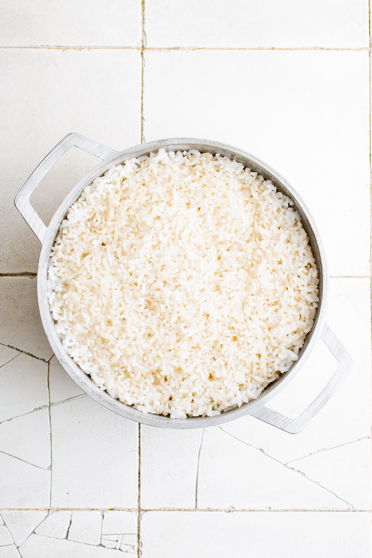 cooked white rice in a dutch oven