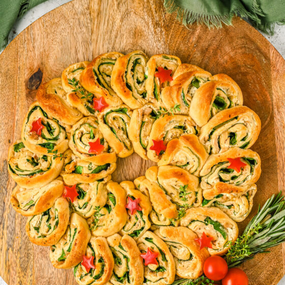 A round "wreath" appetizer made of crescent roll dough and fillings.