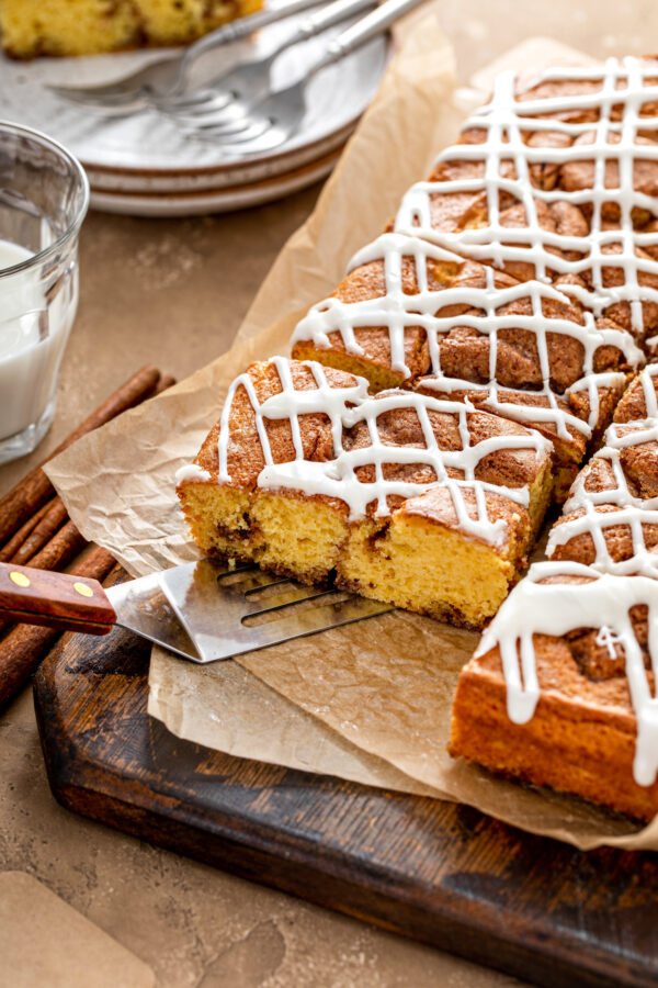 Easy Cinnamon Roll Cake The Novice Chef   Cinnamon Roll Cake 10 600x900 