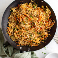 A skillet of pan-fried noodles with beef and veggies.