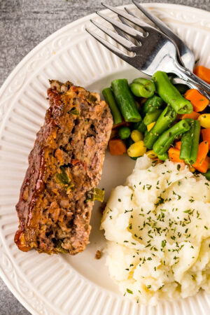 Cracker Barrel Meatloaf Recipe The Novice Chef   Cracker Barrel Meatloaf 11 300x450 