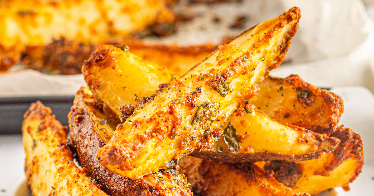 https://thenovicechefblog.com/wp-content/uploads/2023/01/Baked-Potato-Wedges-Image.jpg