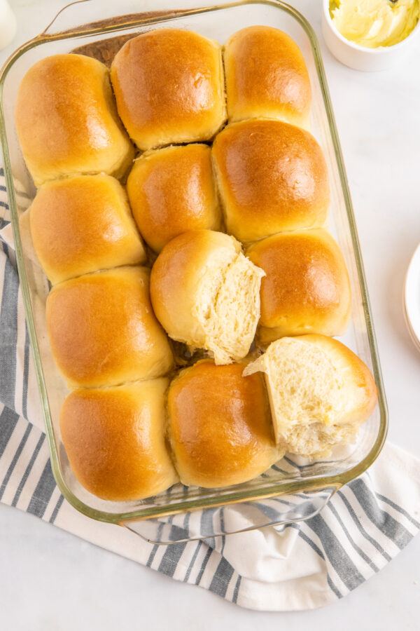 Easy Dinner Rolls Recipe The Novice Chef