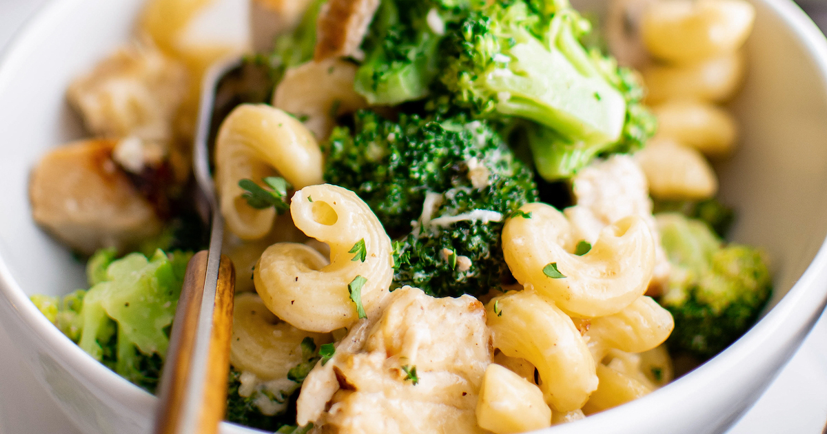 Easy Chicken Broccoli Alfredo Bake The Novice Chef