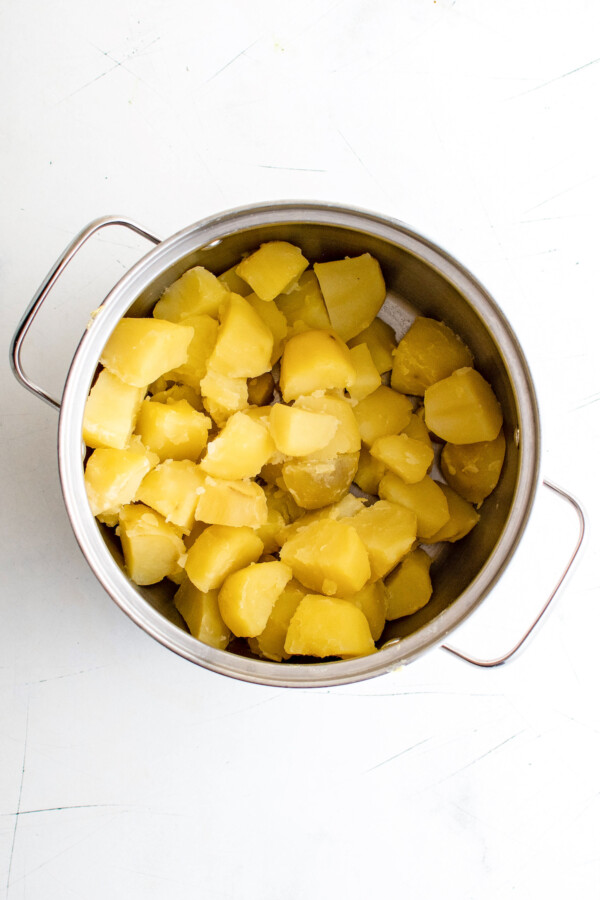 Cooling the drained potatoes in the same pot
