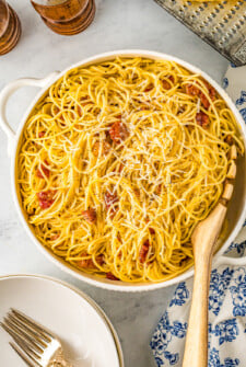 Spaghetti carbonara with bacon in a pan.