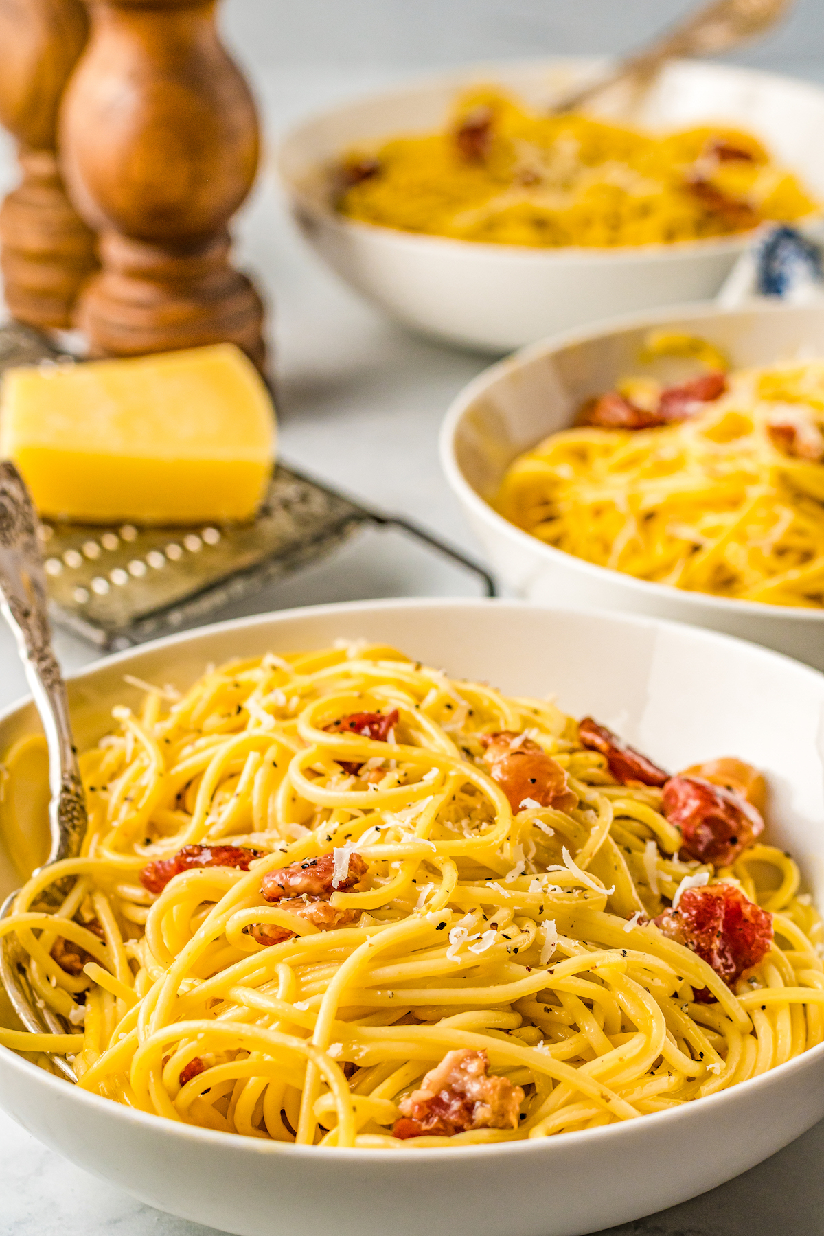 Bowl of spaghetti carbonara. 