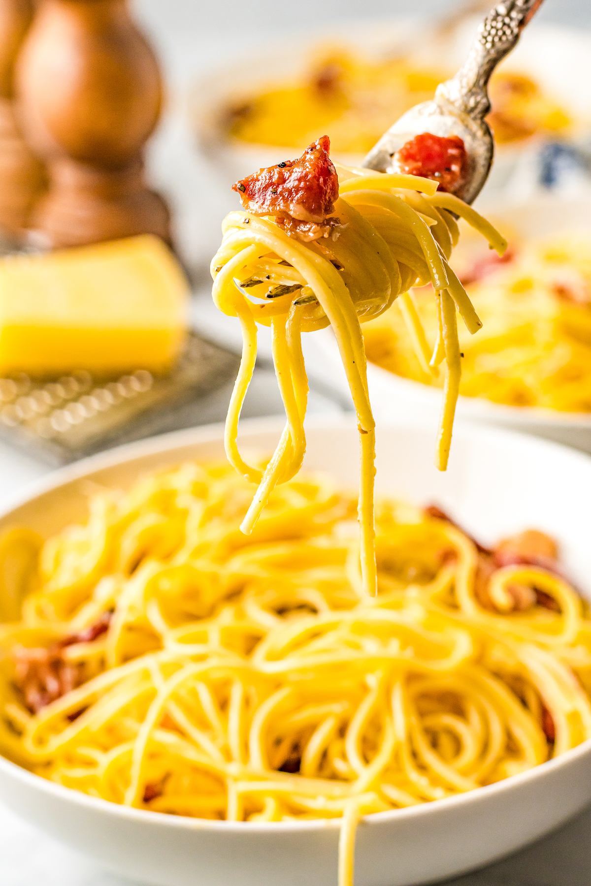 Spaghetti carbonara on a fork.