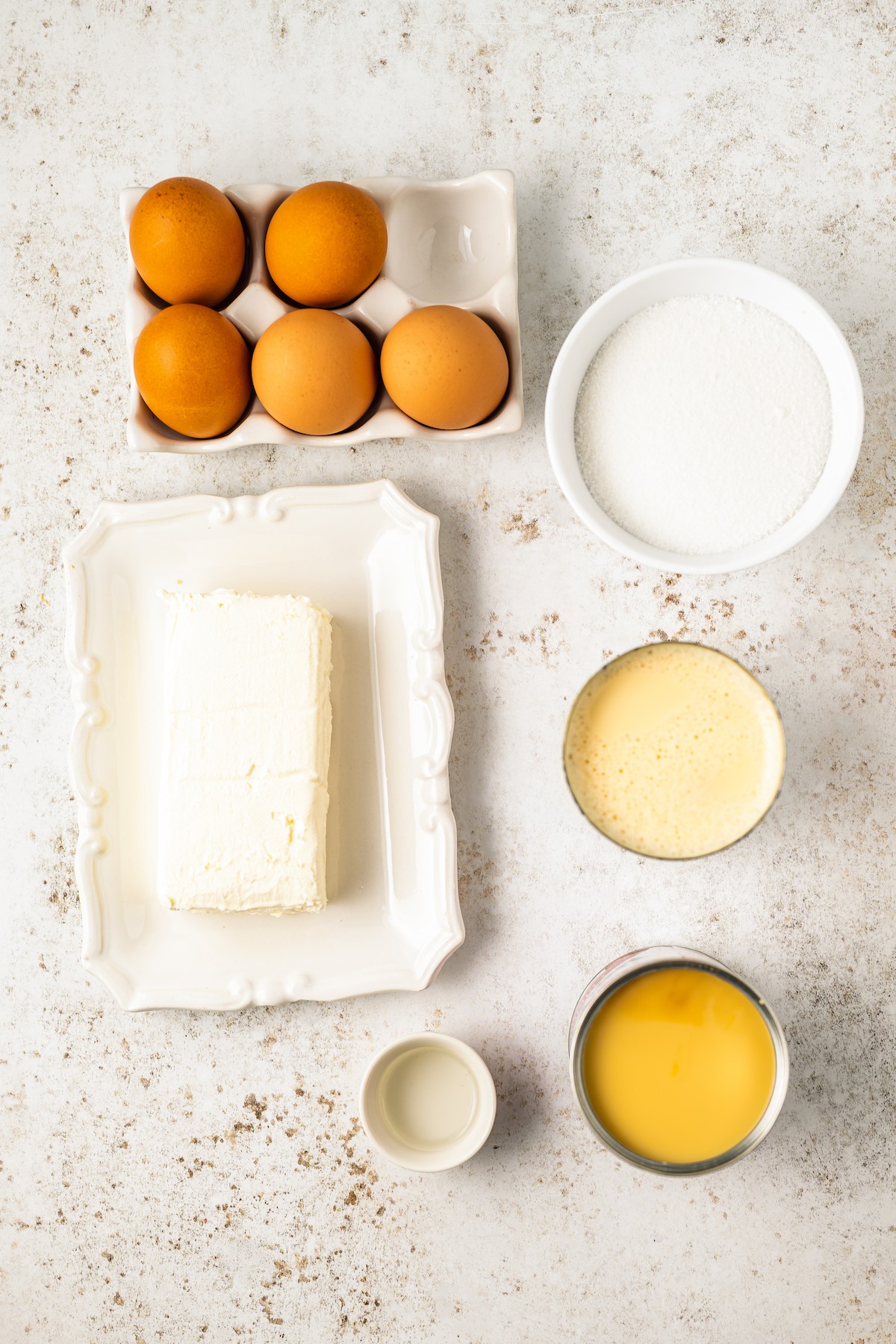 Ingredients for flan de queso.