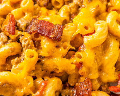 Cheesy macaroni with bacon and beef.