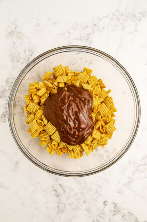 Christmas Puppy Chow Recipe | The Novice Chef