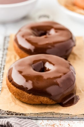 Easy Chocolate Glaze Recipe (Ready in 5 Minutes!)